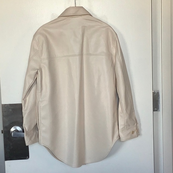 Artzia Wilfred The Ganna Shirt Jacket
Vegan Leather shacket - Picture 3 of 3